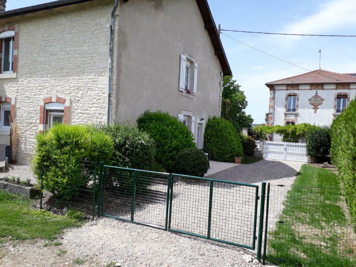 Gite Aux Lauriers Lacroix-sur-Meuse Εξωτερικό φωτογραφία