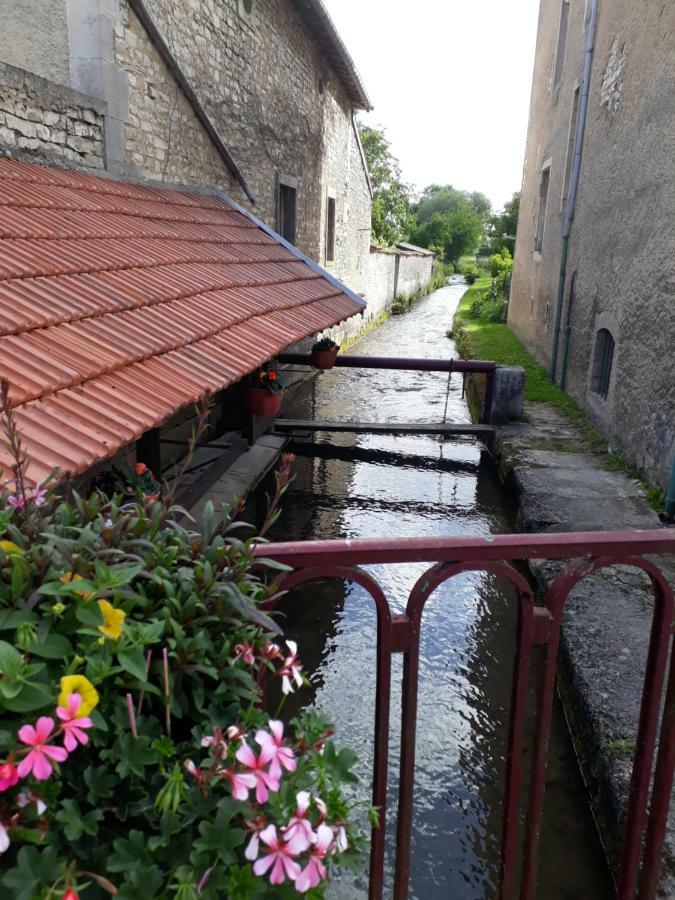 Gite Aux Lauriers Lacroix-sur-Meuse Εξωτερικό φωτογραφία