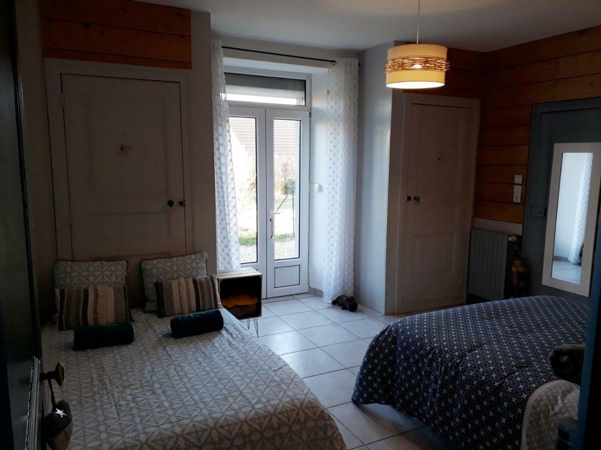 Gite Aux Lauriers Lacroix-sur-Meuse Εξωτερικό φωτογραφία