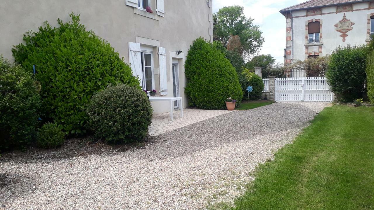 Gite Aux Lauriers Lacroix-sur-Meuse Εξωτερικό φωτογραφία