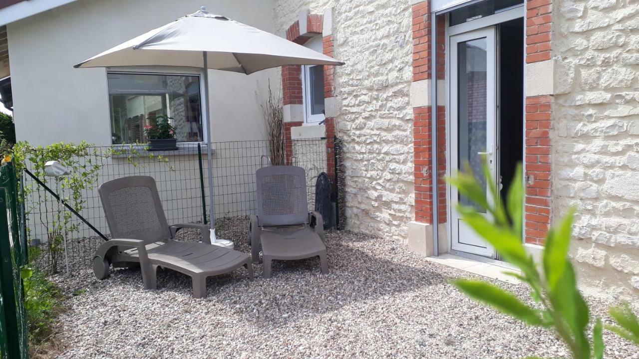 Gite Aux Lauriers Lacroix-sur-Meuse Εξωτερικό φωτογραφία