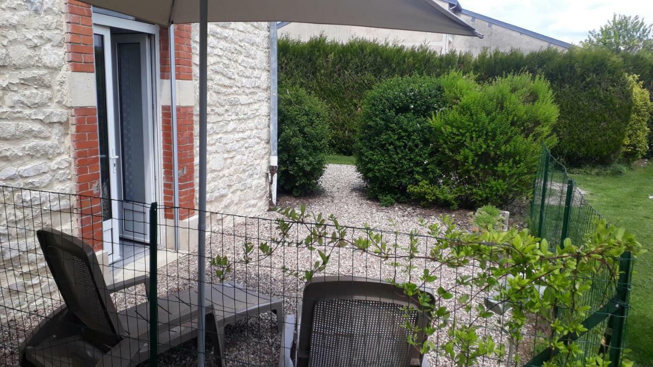 Gite Aux Lauriers Lacroix-sur-Meuse Εξωτερικό φωτογραφία